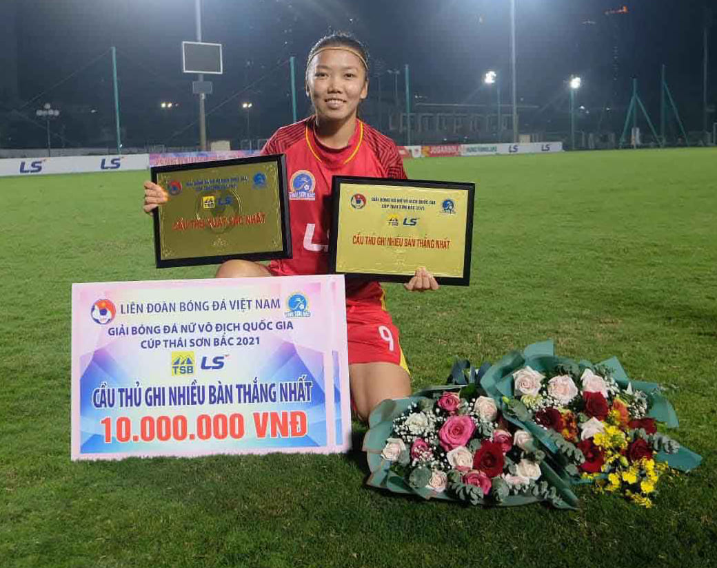 HUỲNH NHƯ - 'BÔNG HỒNG THÉP' BỀN BỈ