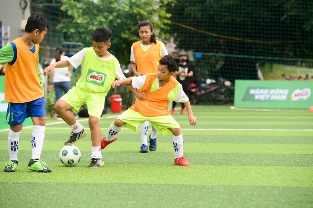 Nguyễn Tường Vinh chơi vị trí trung vệ từ năm 6 tuổi. Là lá chắn những đường lên bóng của đối phương