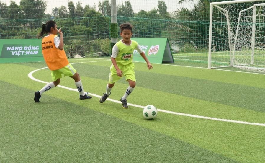 Bắt đầu chơi bóng từ hè lớp 3, Nguyễn Đức Mạnh đá vị trí yêu thích là tiền đạo trái