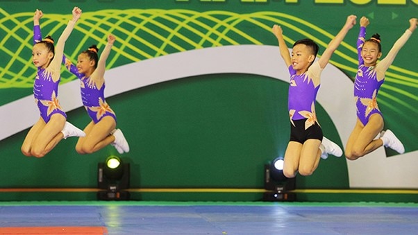 Các bé chơi thể thao thường xuyên không chỉ cải thiện sức khỏe mà còn giúp học tập hiệu quả hơn.