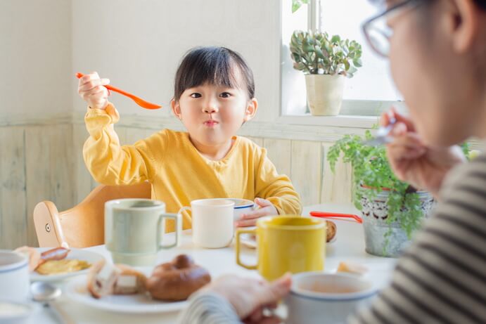 Một bữa sáng cho trẻ tốt nhất là bữa sáng giàu protein và đầy đủ chất đạm, tinh bột, chất béo
