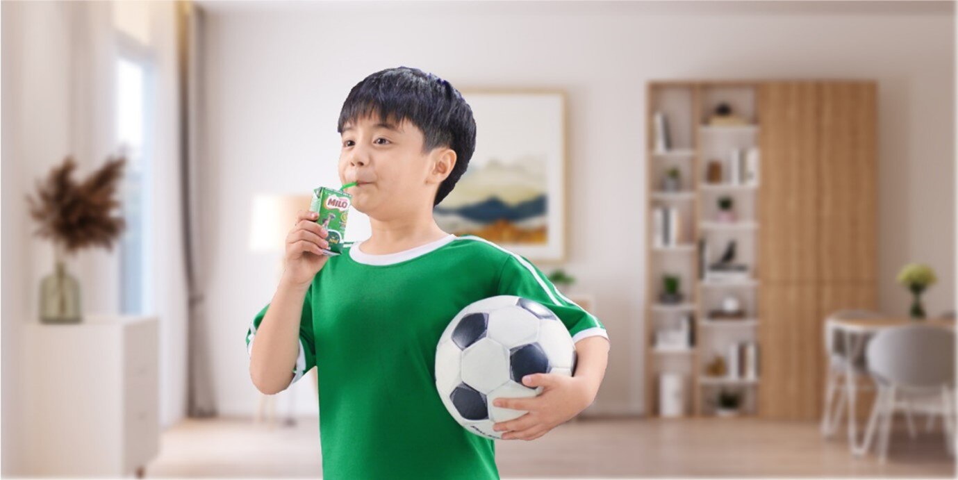 Bố mẹ có thể giúp trẻ bổ sung dinh dưỡng sau khi tập luyện thể thao, trong khung giờ cơ thể phục hồi (từ 30 đến 45 phút).