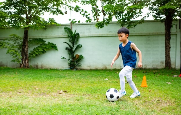 
Lợi ích của việc chơi bóng đá đối với sự phát triển ở trẻ em
