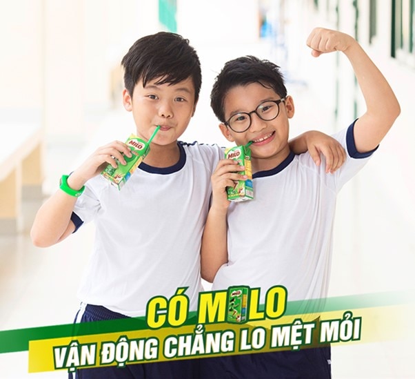 Bổ sung năng lượng cho trẻ khi chơi thể thao bằng sữa MILO.