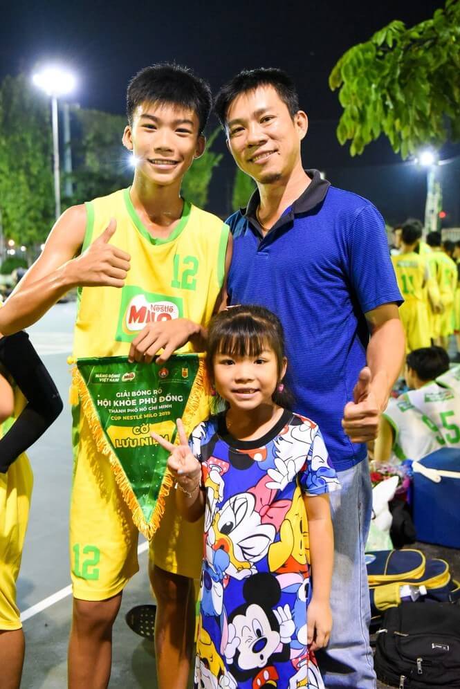 Qua năm mới, bố mẹ hãy cùng con bỏ điện thoại xuống và ra ngoài chơi - 3