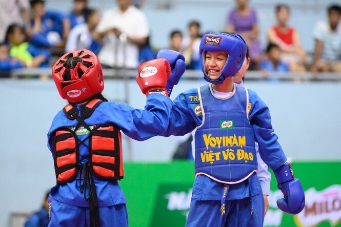 Qua năm mới, bố mẹ hãy cùng con bỏ điện thoại xuống và ra ngoài chơi - 4