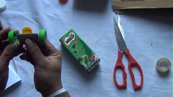 Những món đồ chơi từ vỏ hộp sữa cho bé niềm vui bất ngờ
