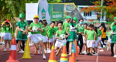 
Cùng con đặt mục tiêu năm mới: Bỏ điện thoại xuống, cùng nhau ra sân chơi

