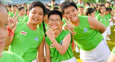 
Qua năm mới, bố mẹ hãy cùng con bỏ điện thoại xuống và ra ngoài chơi
