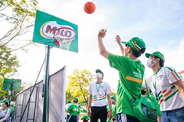 MILO hiểu rằng: Thể thao giúp trẻ phát triển toàn diện cả thể chất, tinh thần và trí tuệ.