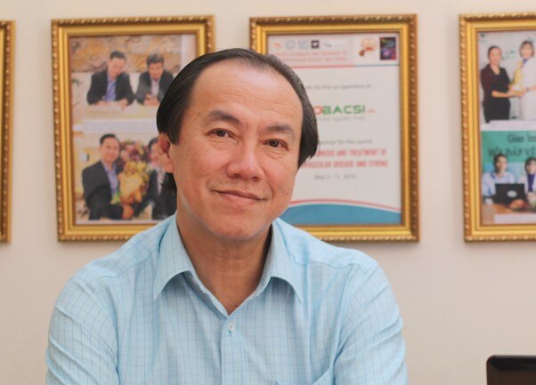 Bác sĩ Lương Lễ Hoàng giải tỏa những băn khoăn của các mẹ.