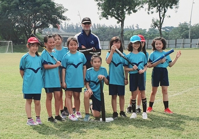Các bé chơi thể thao ngoài giờ học