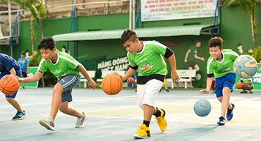 
Cân bằng việc học và chơi thể thao cho trẻ
