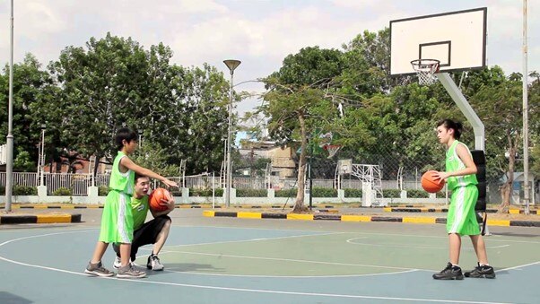 Quá trình tập luyện bóng rổ giúp teen hình thành tinh thần kỷ luật.