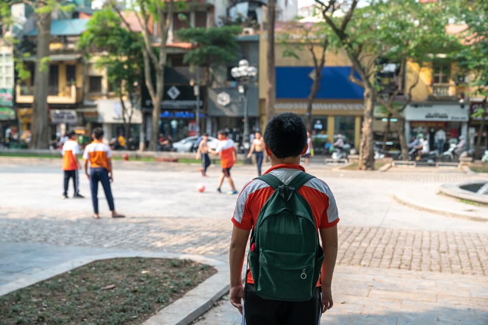 VÌ SAO TRẺ KHÔNG THÍCH CHƠI CÁC TRÒ CHƠI TẬP THỂ?