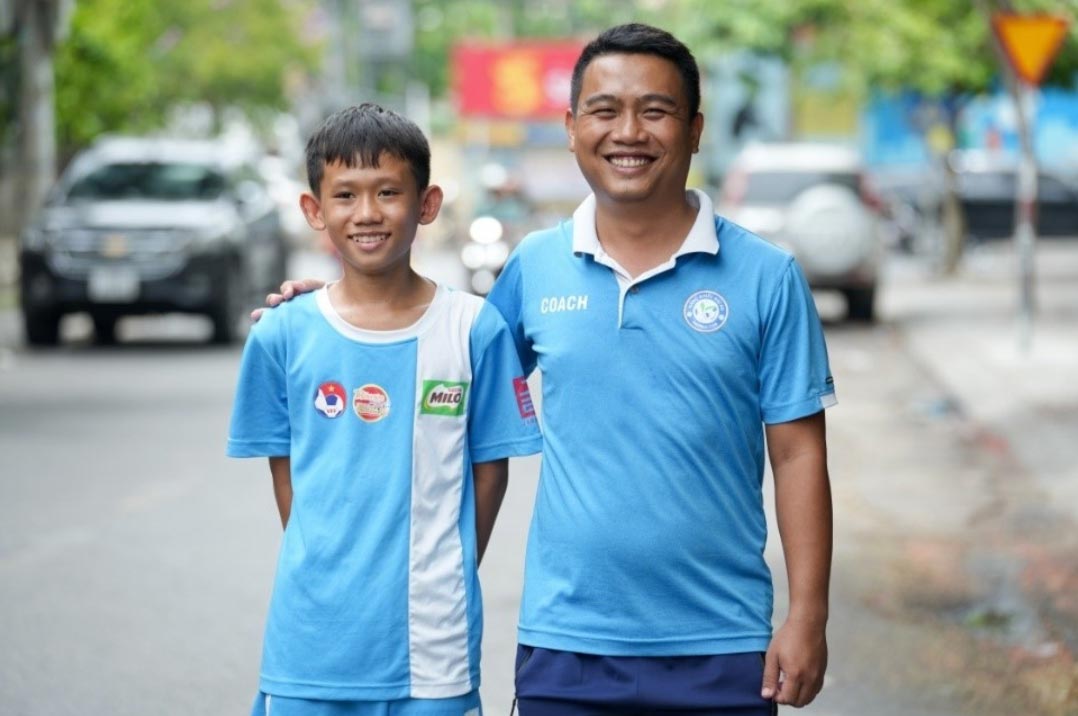 Bé Trương Hữu Quang và người thầy của mình