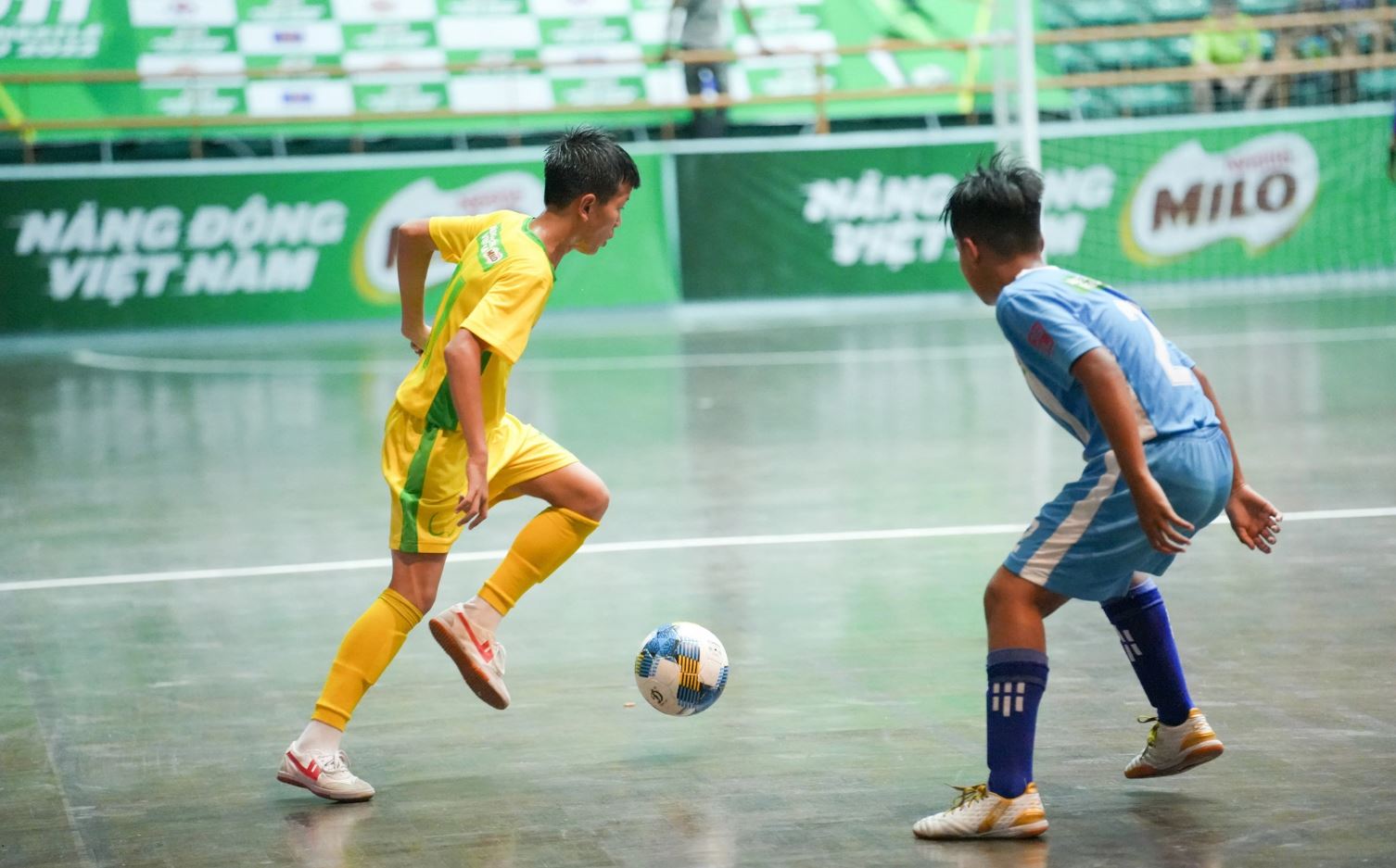 Đằng sau thành công của con trong việc rèn ý chí bền bỉ từ thể thao luôn cần có những “người hùng” tiếp sức con bằng tình yêu, kiến thức thông thái và nguồn dinh dưỡng đủ đầy.