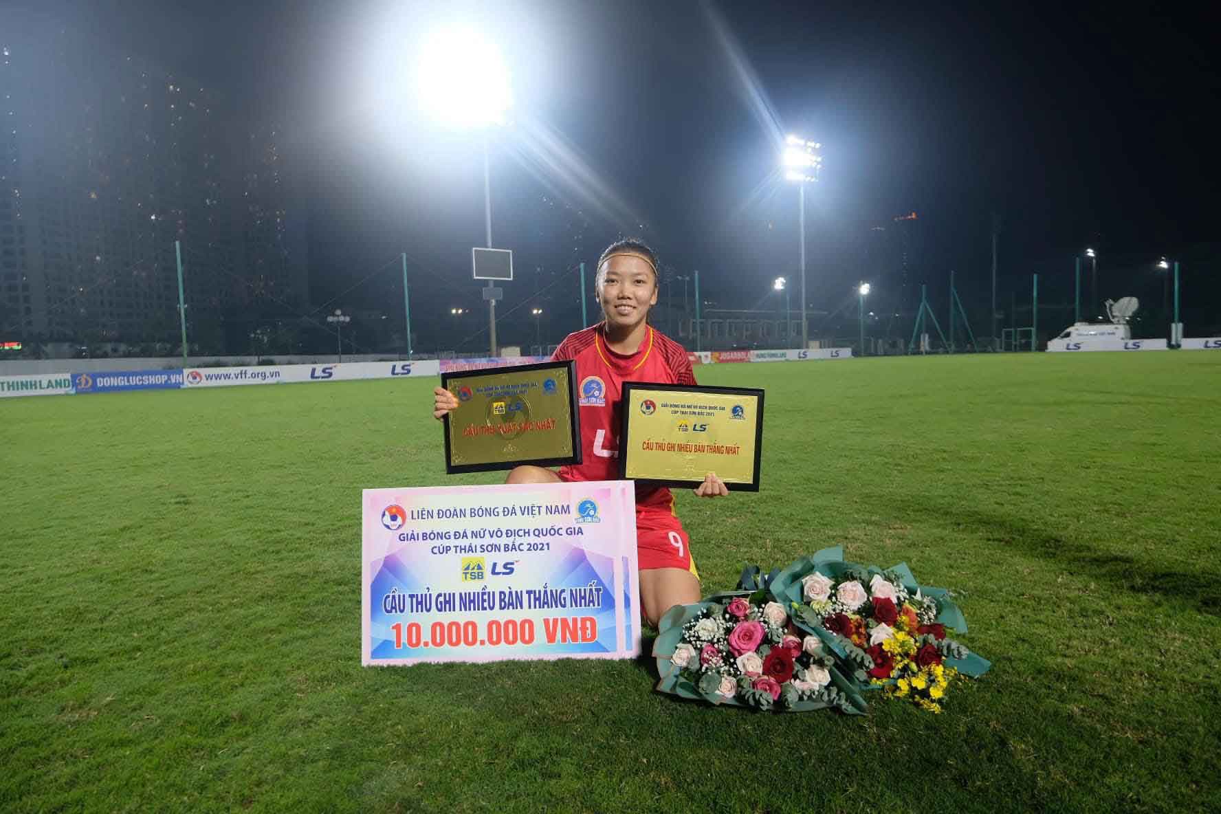 
Huỳnh Như - &#039;bông hồng thép&#039; bền bỉ
